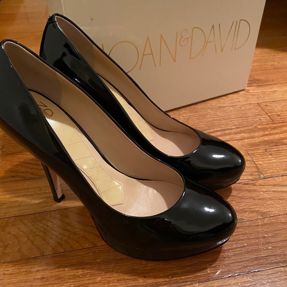 Black high heel pumps